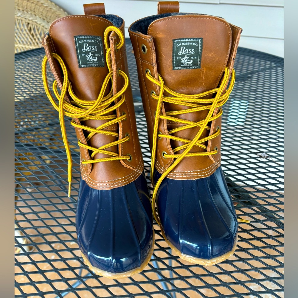 GH Bass women’s size 9 leather upper duck boots